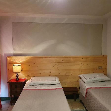 B&B Il Pettirosso Malonno Eksteriør billede