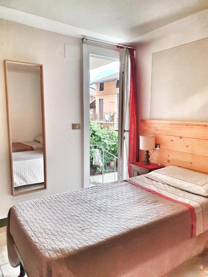 B&B Il Pettirosso Malonno Eksteriør billede