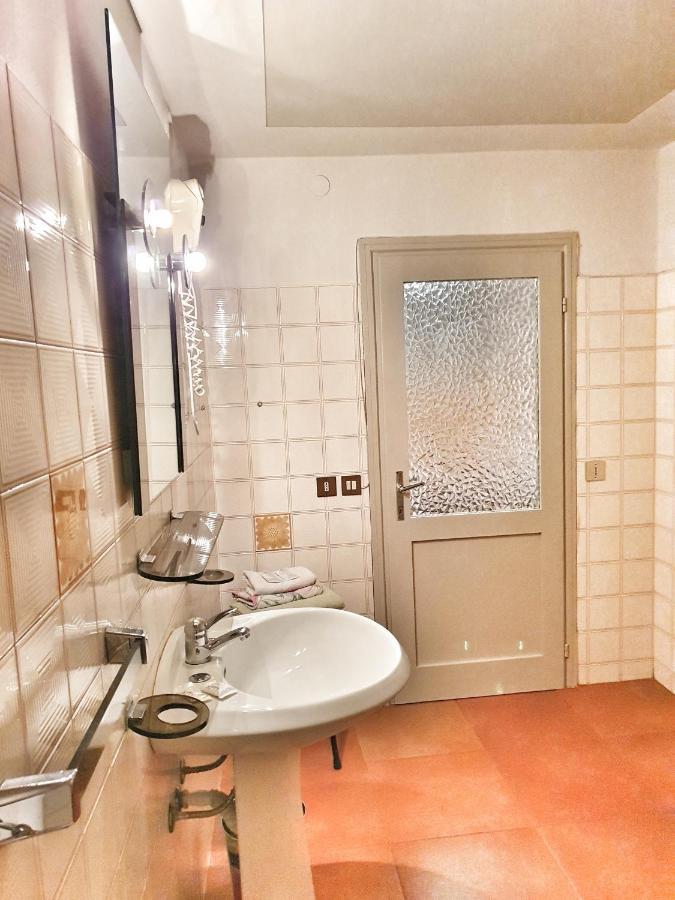 B&B Il Pettirosso Malonno Eksteriør billede
