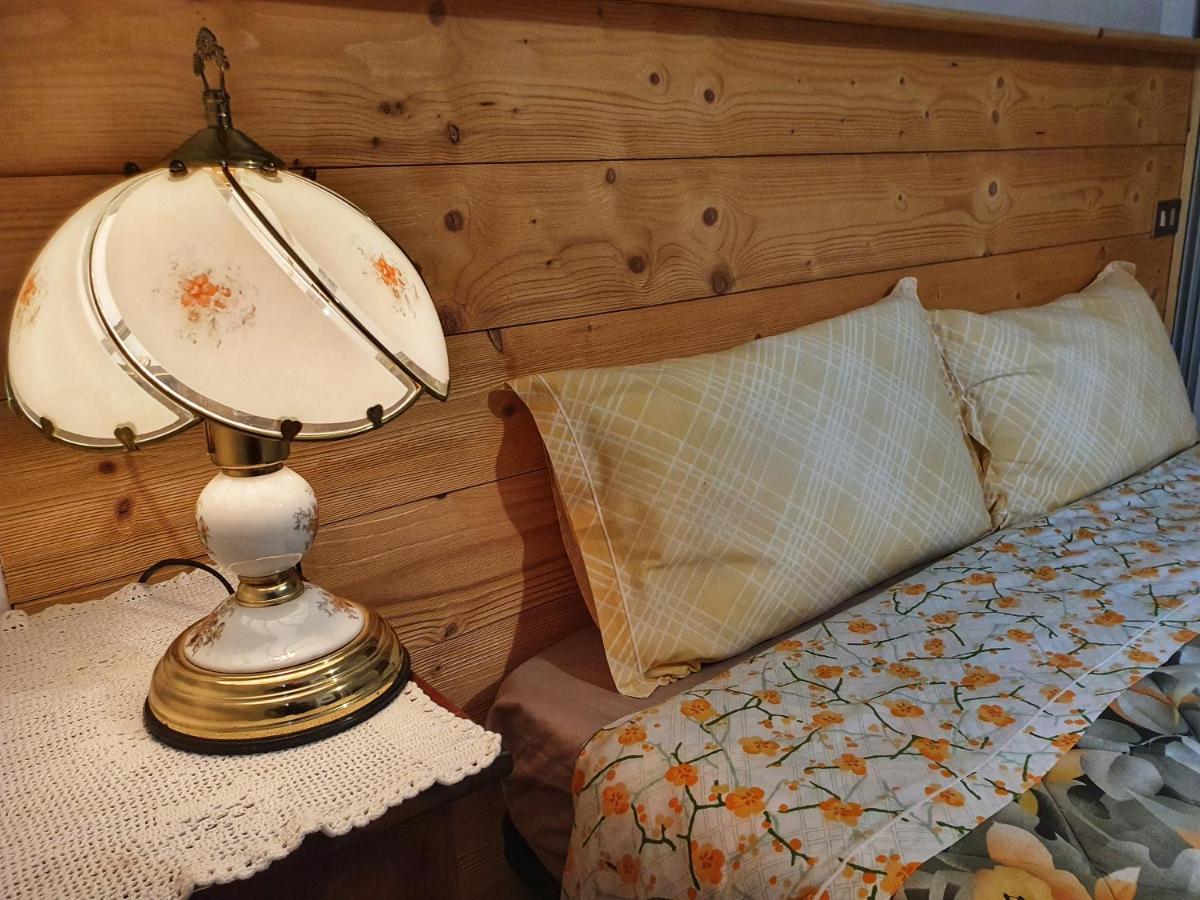 B&B Il Pettirosso Malonno Eksteriør billede