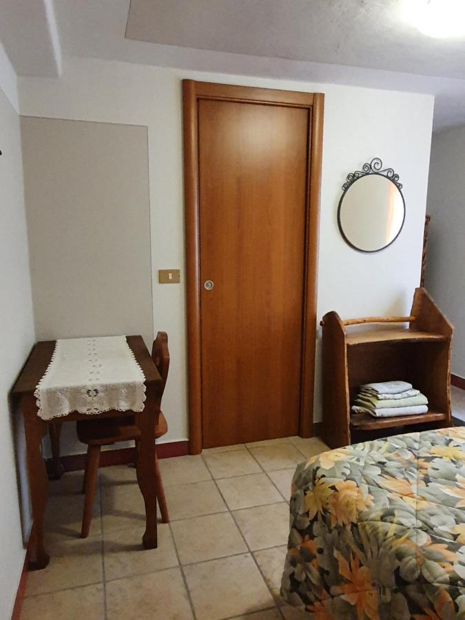 B&B Il Pettirosso Malonno Eksteriør billede